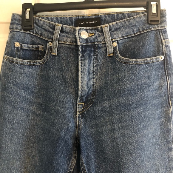 Free Assembly blue jeans- size 0 - Picture 8 of 8